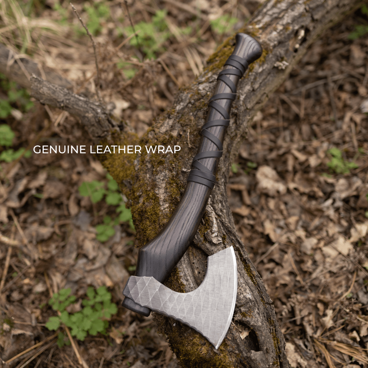 Hand forged axe “Sterk Vorley” with leather cover